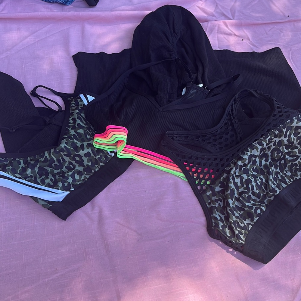 Pink tops bundle.